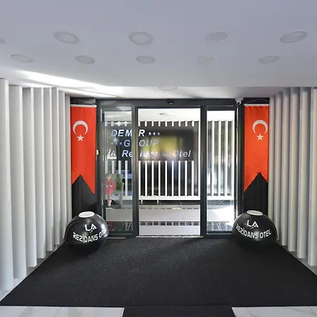 Hotell La Rezidans 3*